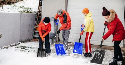 Imagen de una pala para quitar nieve de uso manual